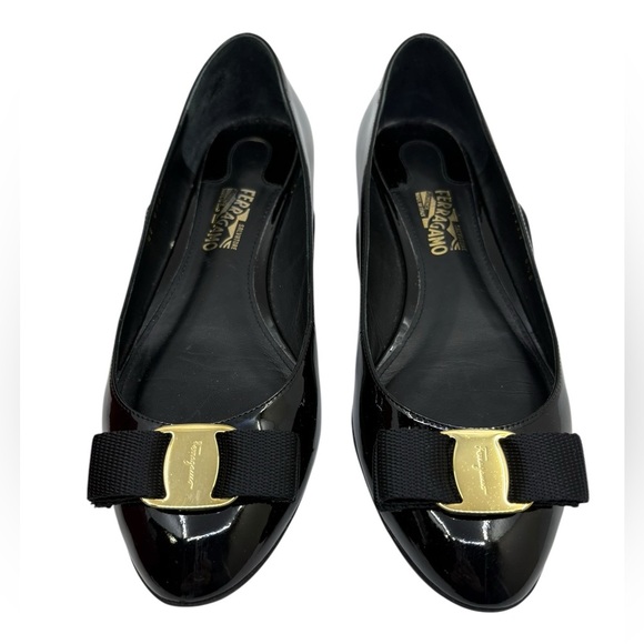 Authentic Salvatore Ferragamo Vara Bow black patent leather shoes size 8.5B - Picture 3 of 14